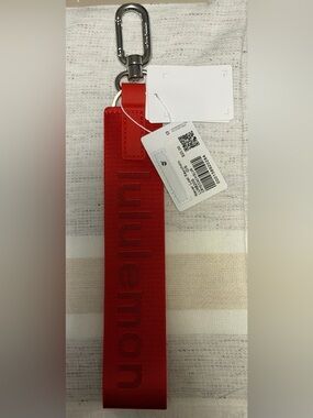 ✨NWT✨ Lululemon: Never Lost Keychain